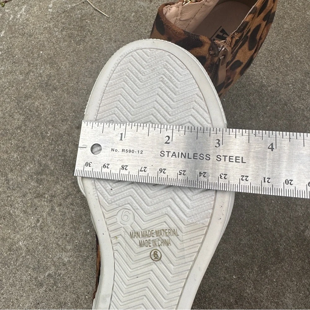 JANNA Leopard print Wedge high tops size 6 NWOT - Picture 10 of 11